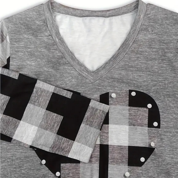Gray, White, And Black Plaid Heart Print V Neck Long Sleeve Shirt Size XL - Picture 3 of 4